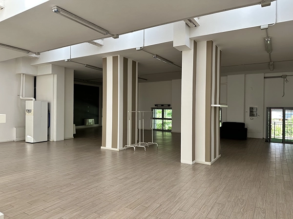 open-space-vetrate-pavimento-legno-bologna
